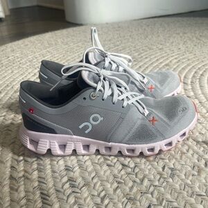 Women’s OnCloud shoes. 6.5. Gray, pink, and orange. Excellent condition!
